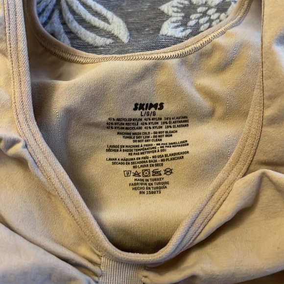 SKIMS shaper bodysuit thing NWOT - Picture 2 of 7